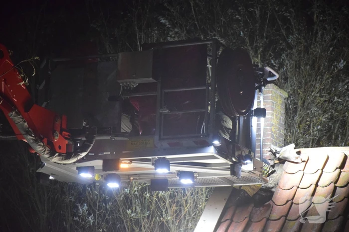 Openhaard zorgt voor beginnende dakbrand