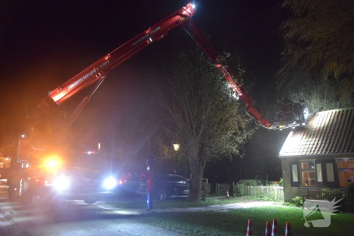 Openhaard zorgt voor beginnende dakbrand