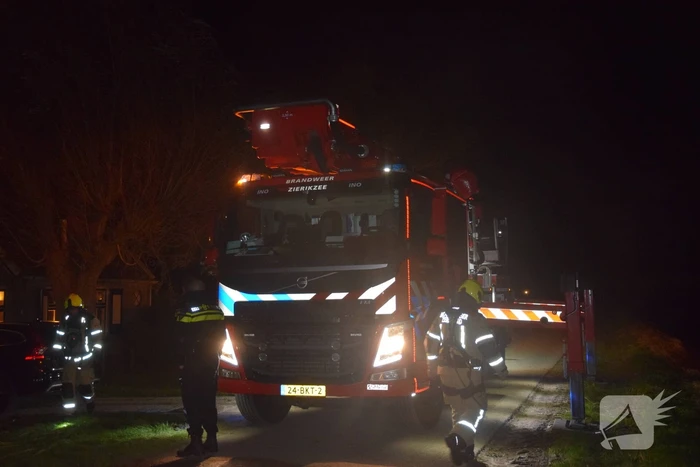 Openhaard zorgt voor beginnende dakbrand