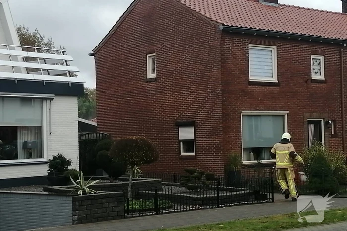 Brommer in schuur vat vlam