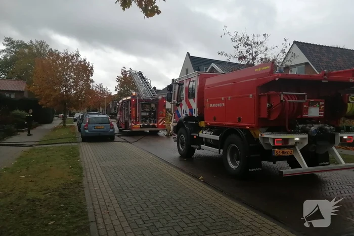 Brommer in schuur vat vlam