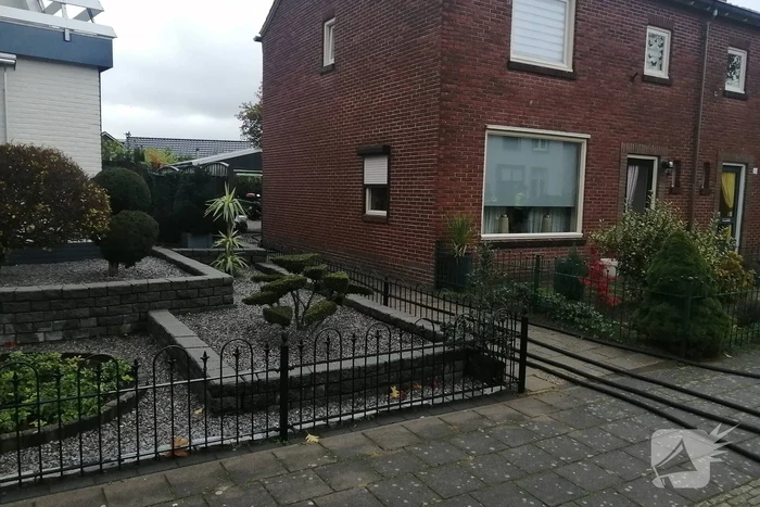 Brommer in schuur vat vlam