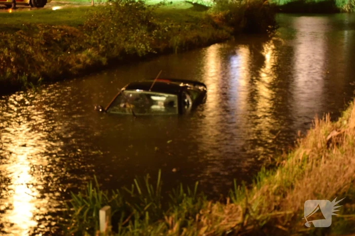 Auto raakt te water