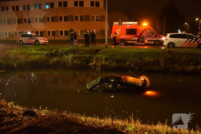 Auto raakt te water