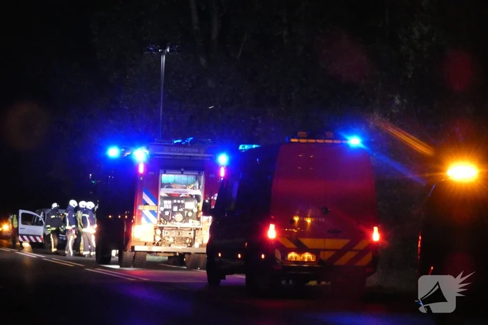 Auto belandt in greppel, bestuurder gevlucht