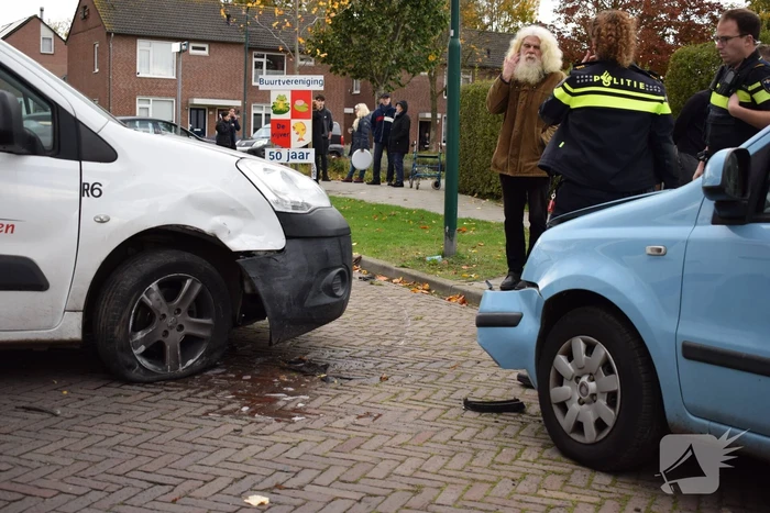 Drie voertuigen betrokken bij aanrijding op kruising