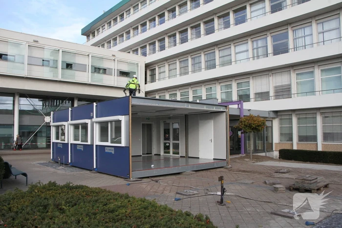 Units geplaatst bij Sint Jans Gasthuis voor toestroom coronapatiënten