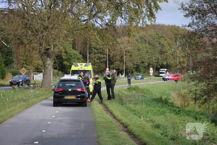 Voorbijgangers maken zich zorgen om zwemster en bellen 112