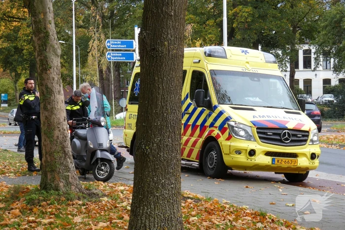 Scooterrijder aangereden op rotonde