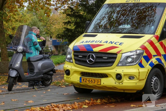 Scooterrijder aangereden op rotonde