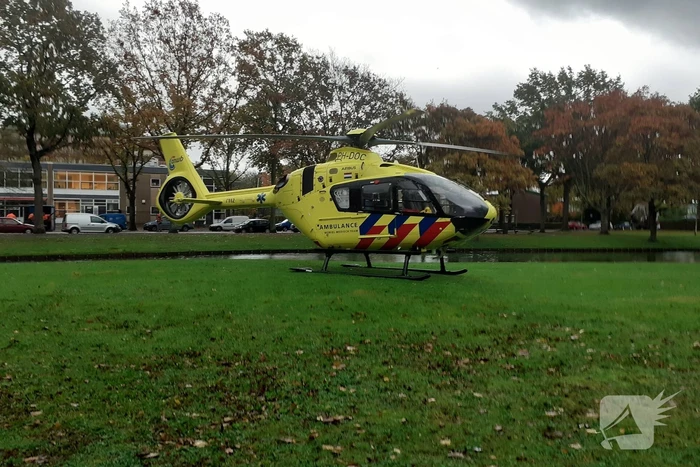 Persoon gewond na aanrijding met auto