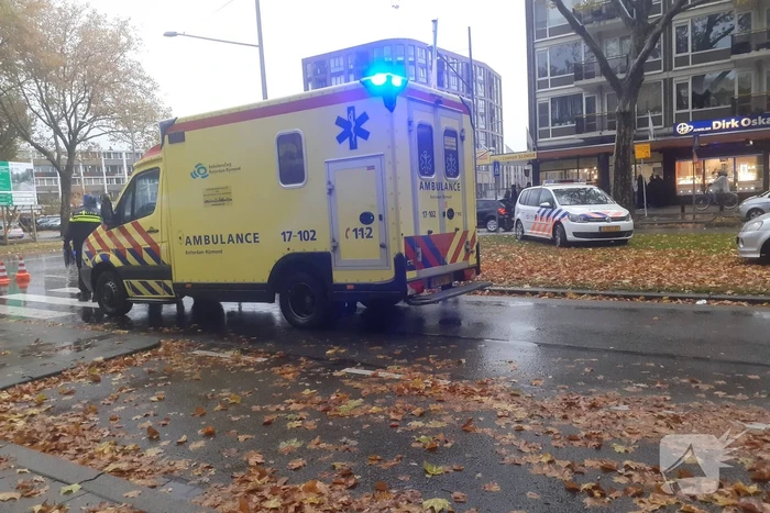 Persoon gewond na aanrijding met auto