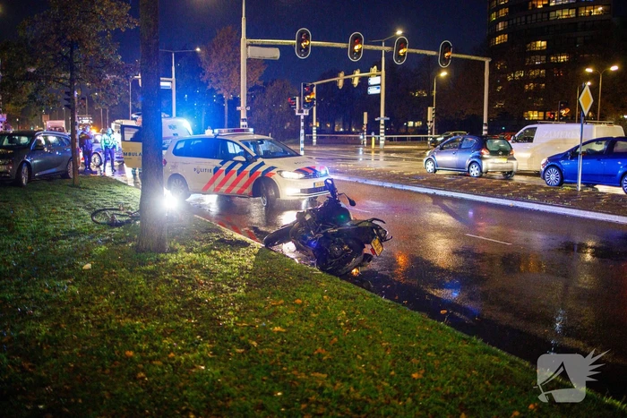 Twee gewonden bij aanrijding tussen motor en fiets
