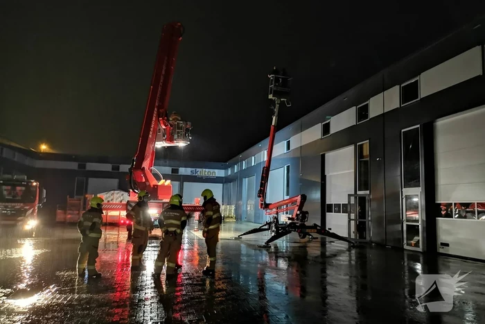 Twee personen vast in hoogwerker