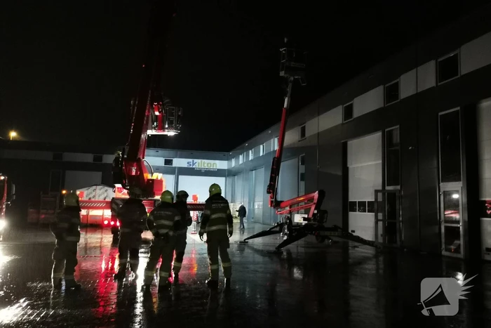 Twee personen vast in hoogwerker