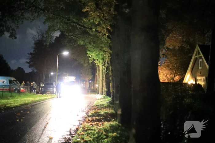 Man met verward gedrag op dak van woning