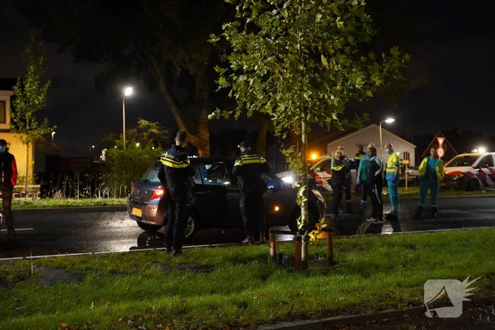 Ruiten van auto ingeslagen nadat bestuurder niet reageert