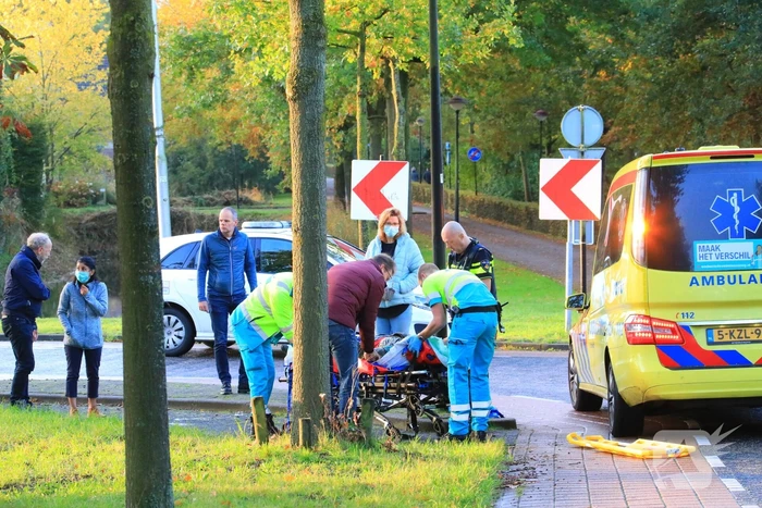 E-bikster gewond na botsing met bestelbus