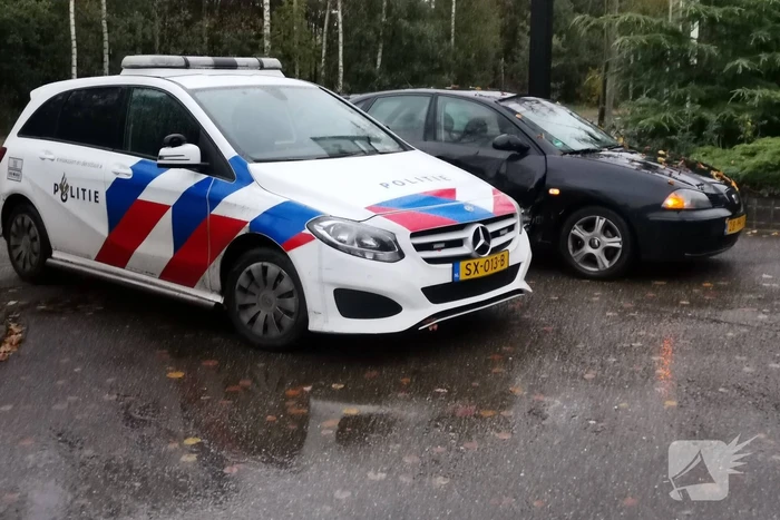 Schade na aanrijding tussen twee auto's