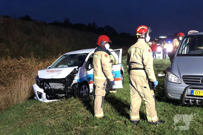 Ongeval tussen bestelbus en personenauto