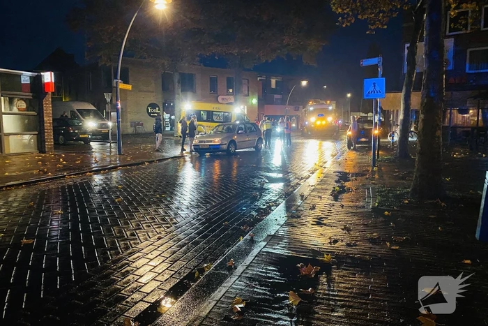 Voetganger gewond na aanrijding met personenauto op zebrapad