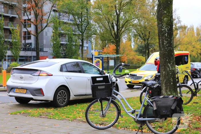 Man op fiets aangereden op rotonde