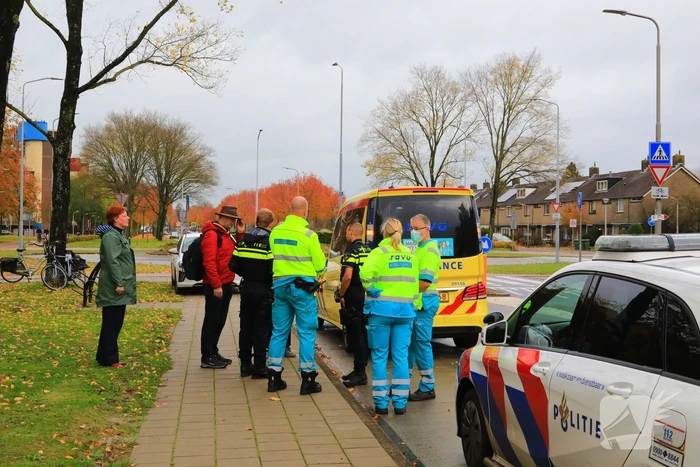 Man op fiets aangereden op rotonde