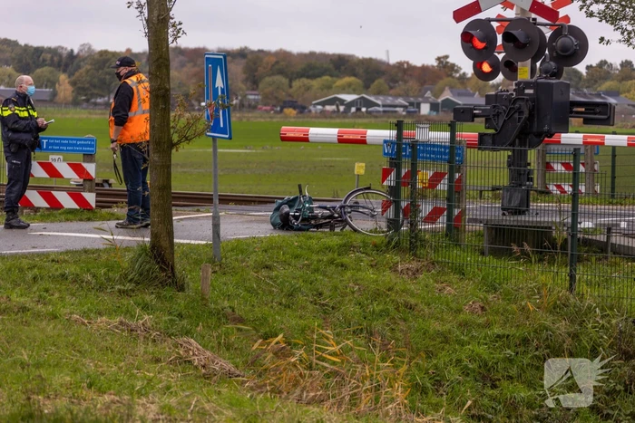 Geen treinverkeer door aanrijding met fietser