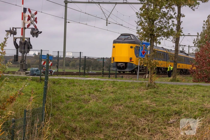 Geen treinverkeer door aanrijding met fietser