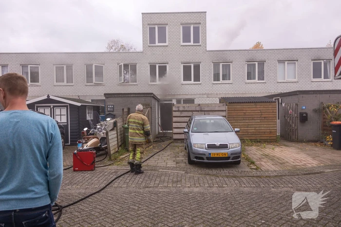 Uitslaande brand in slaapkamer woning