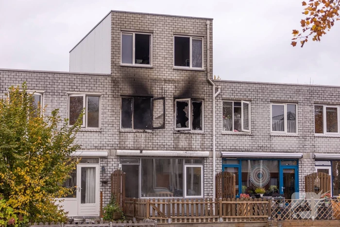 Uitslaande brand in slaapkamer woning