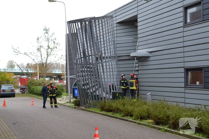 Brandtrap staat op omvallen