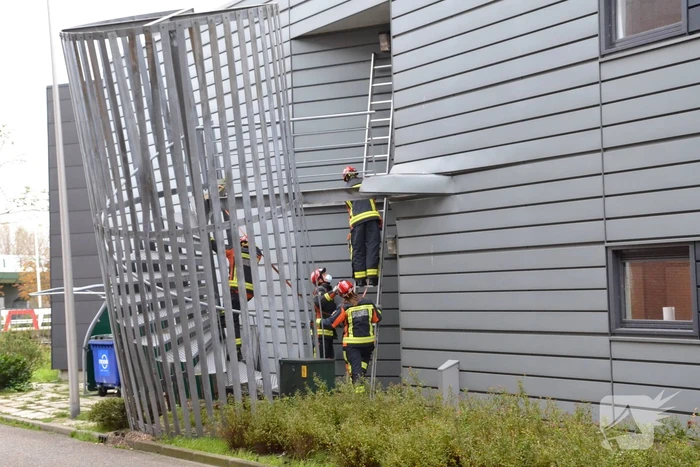 Brandtrap staat op omvallen