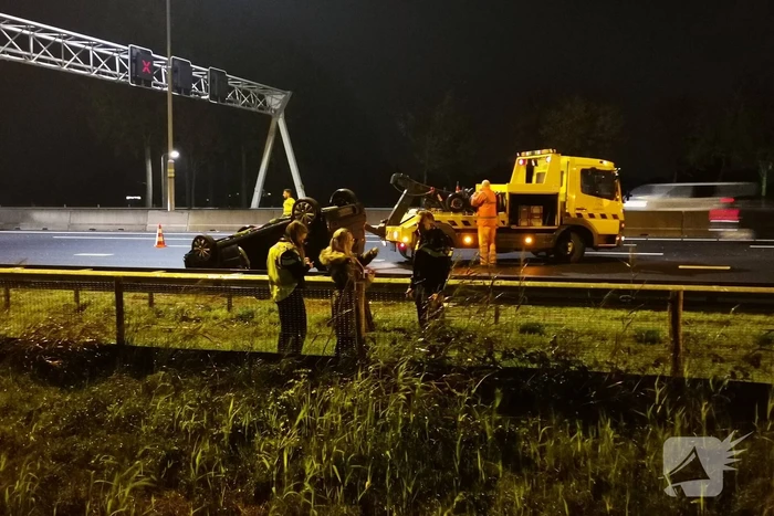 Persoon gewond bij ongeval met voertuig ondersteboven