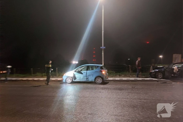 Twee voertuigen betrokken bij botsing