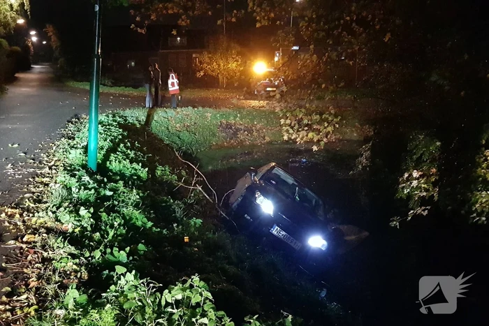 Auto raakt te water