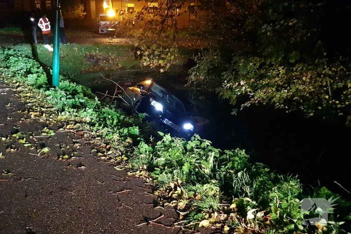 Auto raakt te water