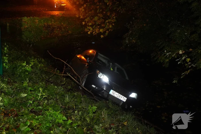 Auto raakt te water