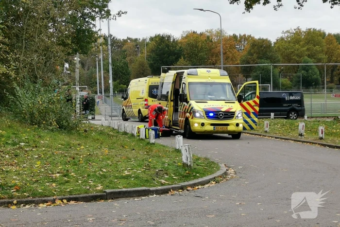 Traumahelikopter landt voor ongeval met voetganger en personenauto