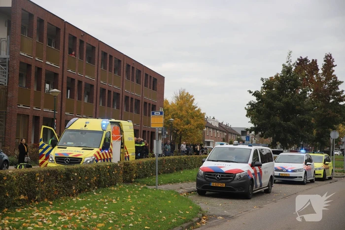 Traumahelikoper landt voor gewond persoon