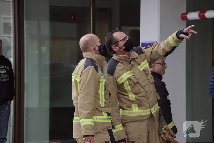 Hoogtebalk komt tegen sprinklerinstallatie met waterballet als gevolg