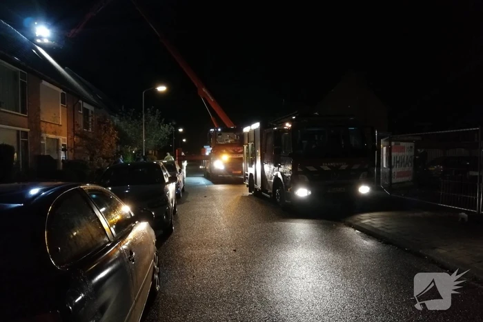 Brandweer blust schoorsteenbrand