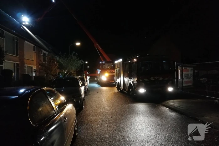 Brandweer blust schoorsteenbrand