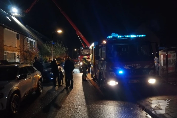 Brandweer blust schoorsteenbrand
