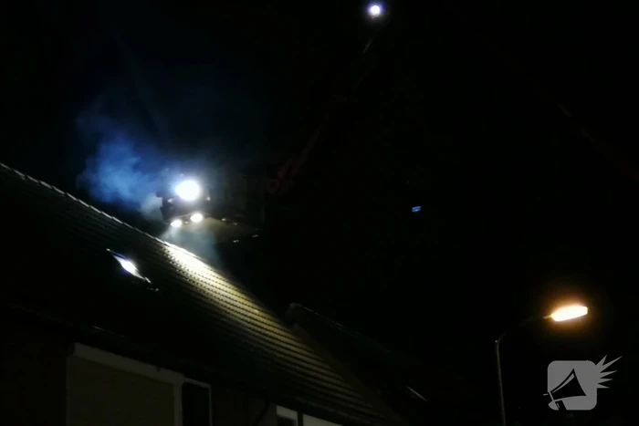 Brandweer blust schoorsteenbrand