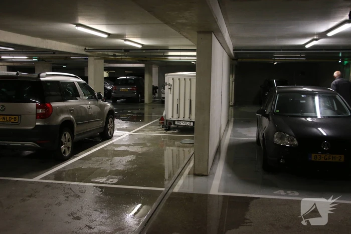 Brandende boiler zorgt voor wateroverlast in pand en parkeergarage