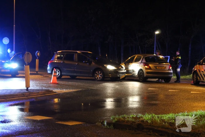 Twee auto's zien elkaar over het hoofd