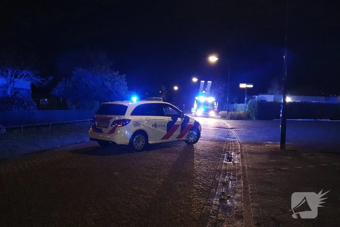 Auto uitgebrand op terrein van Dutch Deco Finish