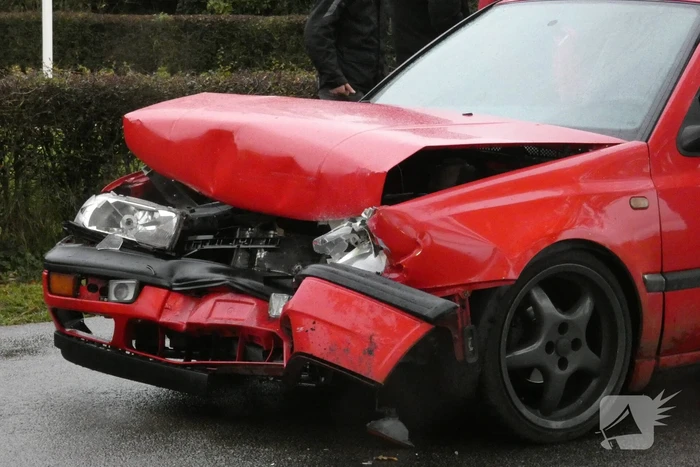 Drie auto's betrokken bij kop-staart aanrijding