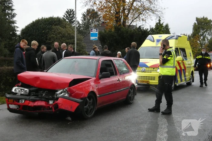Drie auto's betrokken bij kop-staart aanrijding